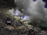 Foto: Irēna Frīdenšteina. Uz sēra krāteri mēnesgaismā