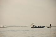 Foto: Inle Lake ezera dzīve un zelta saulrieti Baganā