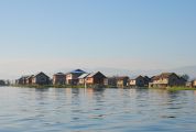 Foto: Inle Lake ezera dzīve un zelta saulrieti Baganā
