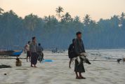 Foto: Inle Lake ezera dzīve un zelta saulrieti Baganā