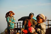 Foto: Inle Lake ezera dzīve un zelta saulrieti Baganā