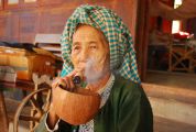 Foto: Inle Lake ezera dzīve un zelta saulrieti Baganā