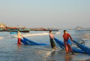 Foto: Inle Lake ezera dzīve un zelta saulrieti Baganā