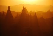 Foto: Inle Lake ezera dzīve un zelta saulrieti Baganā