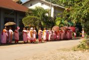 Foto: Inle Lake ezera dzīve un zelta saulrieti Baganā