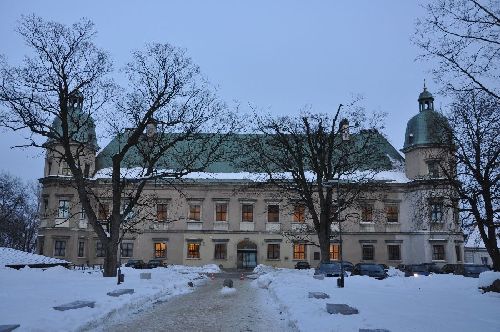 LAIKMETĪGĀS MĀKSLAS CENTRS