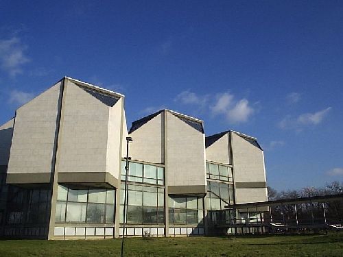 LAIKMETĪGĀS MĀKSLAS MUZEJS