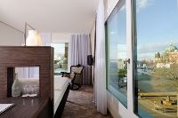 ARCOTEL John F