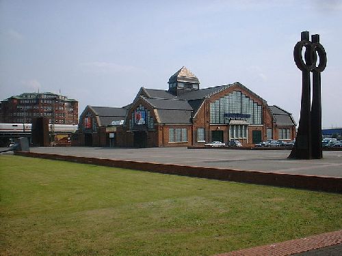 HAMBURGAS DAIHTORHALLE / Deichtorhallen Hamburg