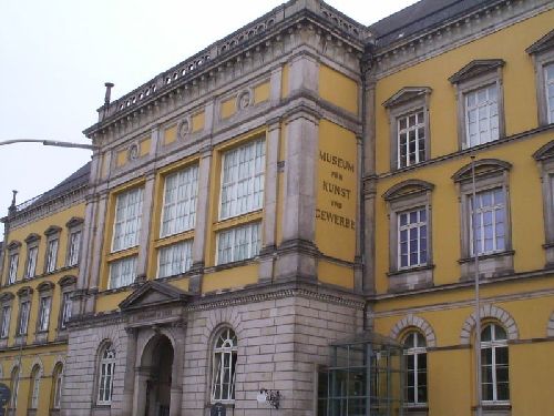 HAMBURGAS MĀKSLAS UN AMATNIECĪBAS MUZEJS / Museum für Kunst und Gewerbe Hamburg