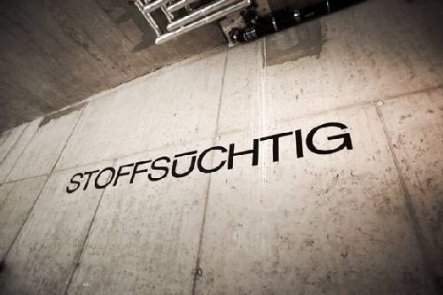 Stoffsüchtig