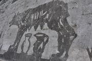 Foto: Viljama Kentridža freska “Triumphs and Laments” Tibras upes krastā